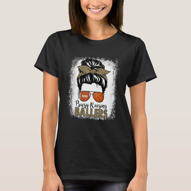 Camiseta Busy Raising Ballers Basketball And Football Mom M (Anverso)