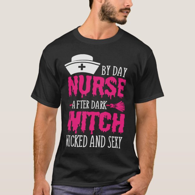 Camiseta By Day Nurse After Dark Witch Wicked And Sexy Cost (Anverso)