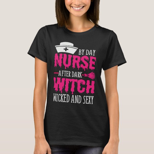 Camiseta By Day Nurse After Dark Witch Wicked And Sexy Cost (Anverso)