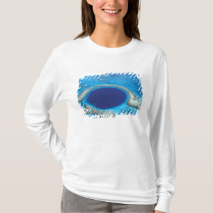 Camiseta CA, Belice. Vista aérea de Blue Hole (diámetro