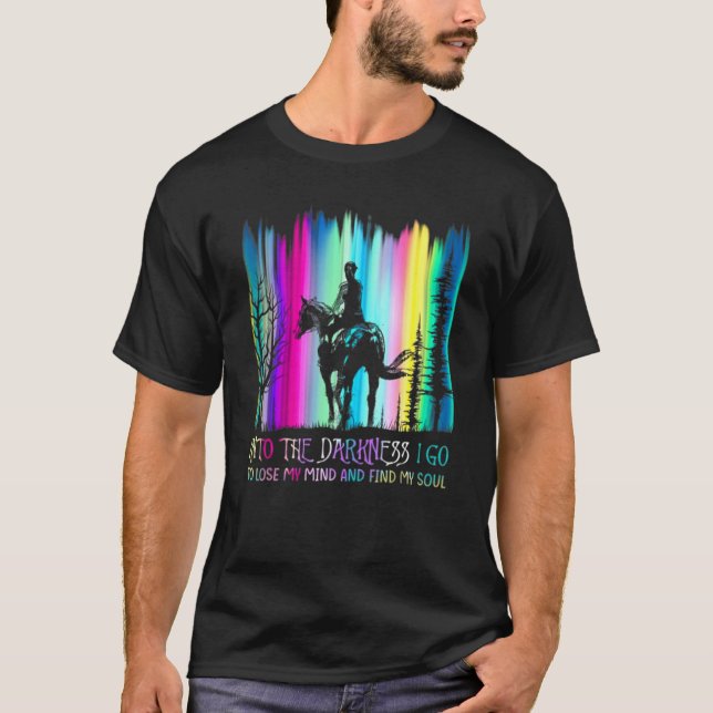 Camiseta Cabalgando hacia la oscuridad voy (Anverso)