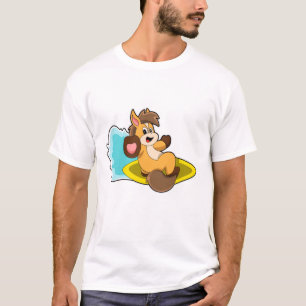 Camiseta Caballo como surfista con tabla de surf