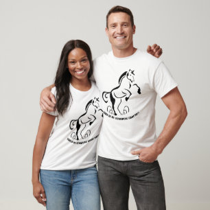 Camiseta Caballo de esténcil criándose arriba