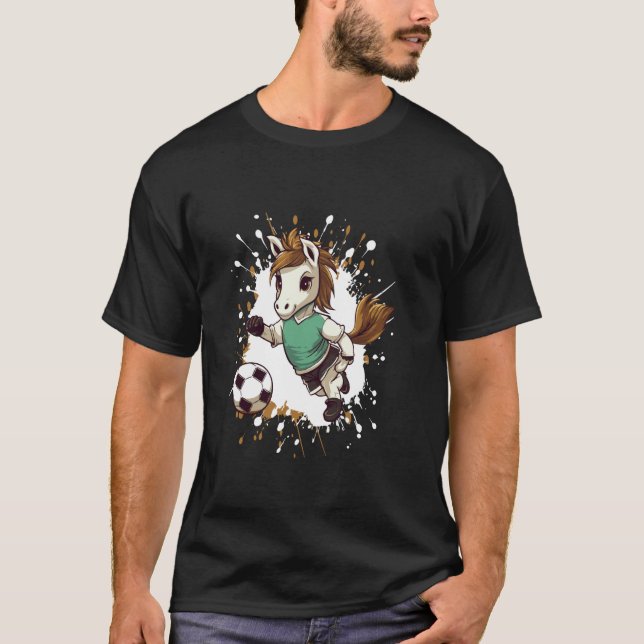 Camiseta Caballo Jugando Fútbol Cómic Lindo (Anverso)