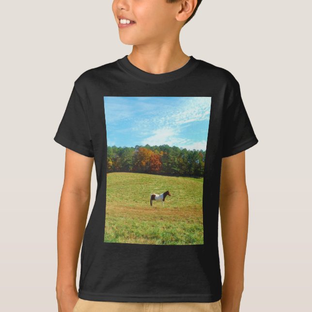 Camiseta Caballo marrón y blanco, árboles de otoño, cielo a (Anverso)