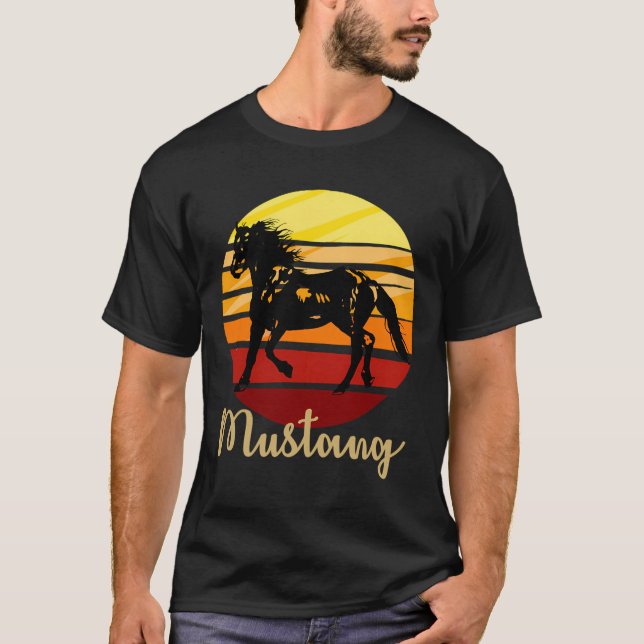 Camiseta Caballo Mustang Corriendo Al Atardecer (Anverso)