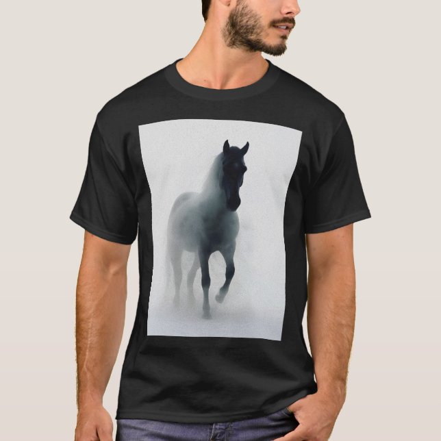 Camiseta Caballo oscuro en niebla - Arte místico etéreo en  (Anverso)