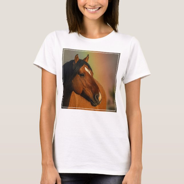Camiseta Caballo salvaje, Luz dorada y Arcoíris (Anverso)