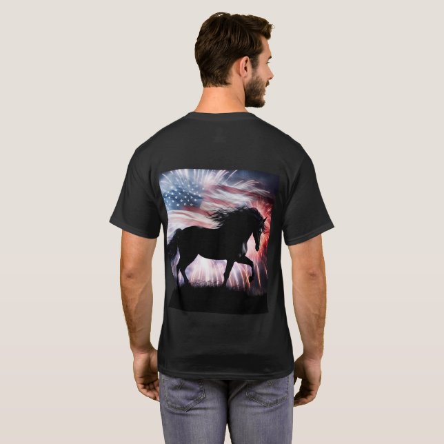 Camiseta Caballo y bandera estadounidense con fuegos artifi (Reverso completo)