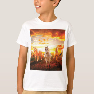 Camiseta Caballos al atardecer lanzando almohada