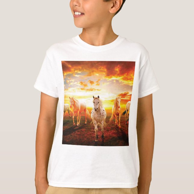 Camiseta Caballos al atardecer lanzando almohada (Anverso)