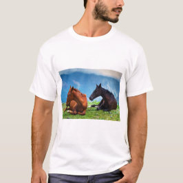 Camiseta Caballos Moody Mountain: Un Viaje de Arte Refinado