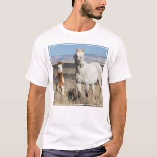 Camiseta Caballos salvajes en casa en la cuenca de Sandwash