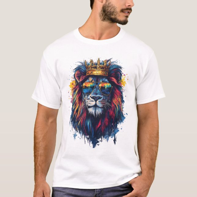 Camiseta Cabeza de león audaz con gafas de sol y corona (Anverso)