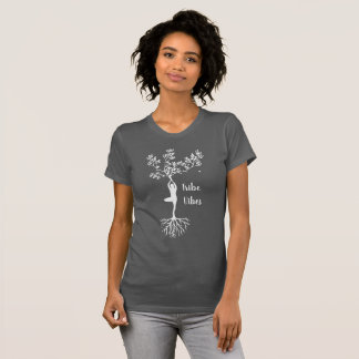 Camiseta cabida gris para las mujeres
