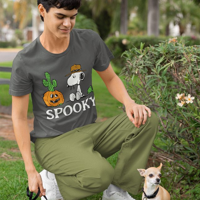Camiseta Cacahuetes | Halloween del Desierto de Spike (Person wearing shirt)