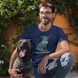 Camiseta Cachorro de cachorro de cerdo con lentes personali<br><div class="desc">Este gráfico personalizado muestra un ilustracion de una ventana emergente guapa. Este perro dapper lleva un par de gafas de color verde azulado y una corbata de lazo verde lima. En la parte inferior de la gráfica de cachorro de pit bull hay un punto para añadir un nombre o un...</div>