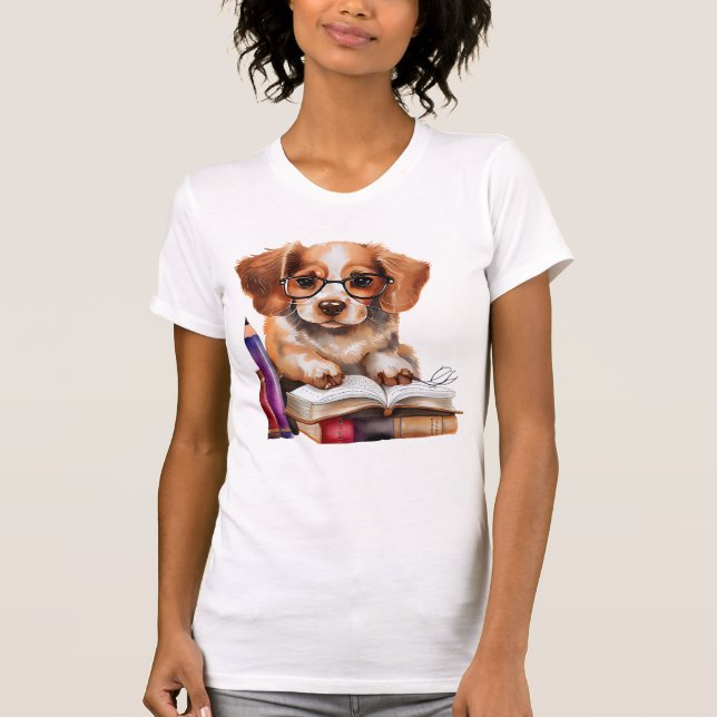 Camiseta Cachorro de cachorro en libros con anteojos (Anverso)