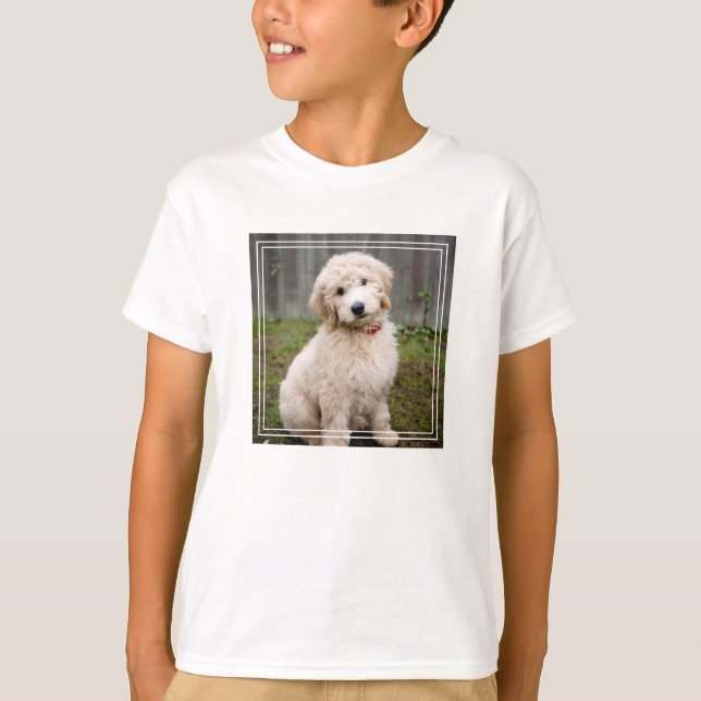 Camiseta Cachorro de goldendodo se sienta en la hierba (Anverso)