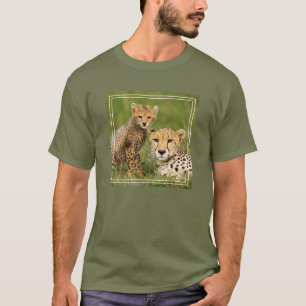 Camiseta Cachorro de Guepardo y Padre en Hierba