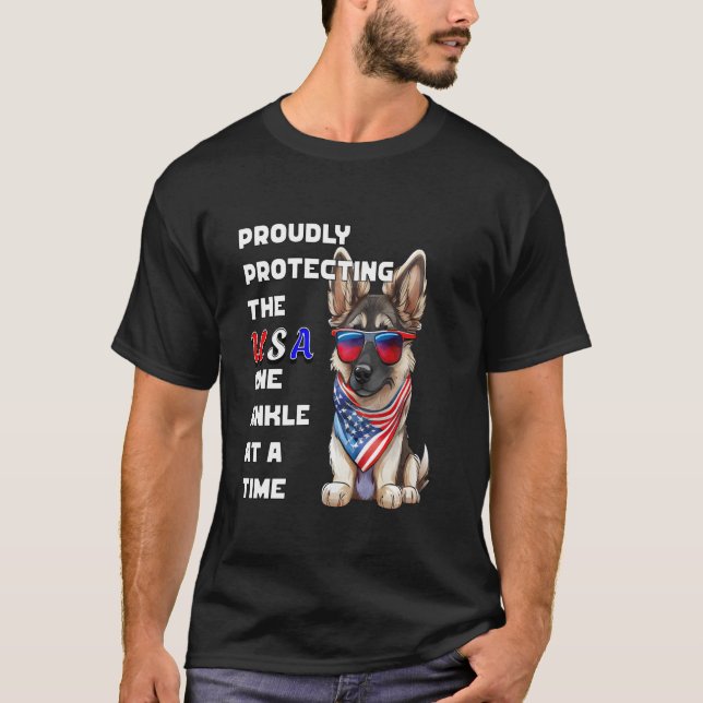 Camiseta Cachorro de Pastor Alemán Protector Patriótico (Anverso)