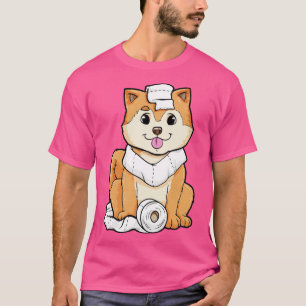 Camiseta cachorro de perro con un rollo de papel higiénico