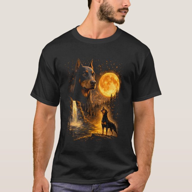 Camiseta Cachorro Dobermann Aullando a Su Protector Bajo La (Anverso)
