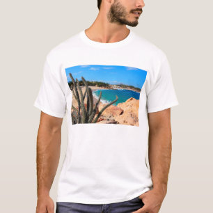 Camiseta Cactus en cumbre rocosa sobre la playa de Sandy