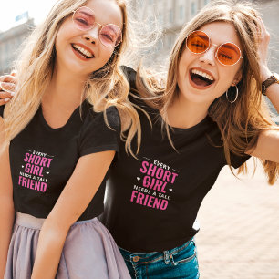 Camiseta Cada chica baja necesita un amigo alto