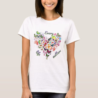 Camiseta cada vida importa con cruces