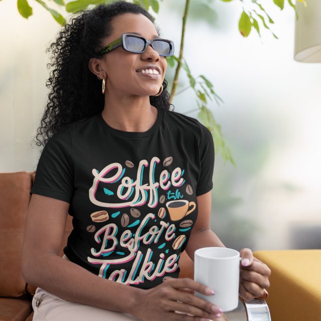 Camiseta Café antes del Talkie Pop Art (Woman wearing shirt that says "Coffee Before Talkie")