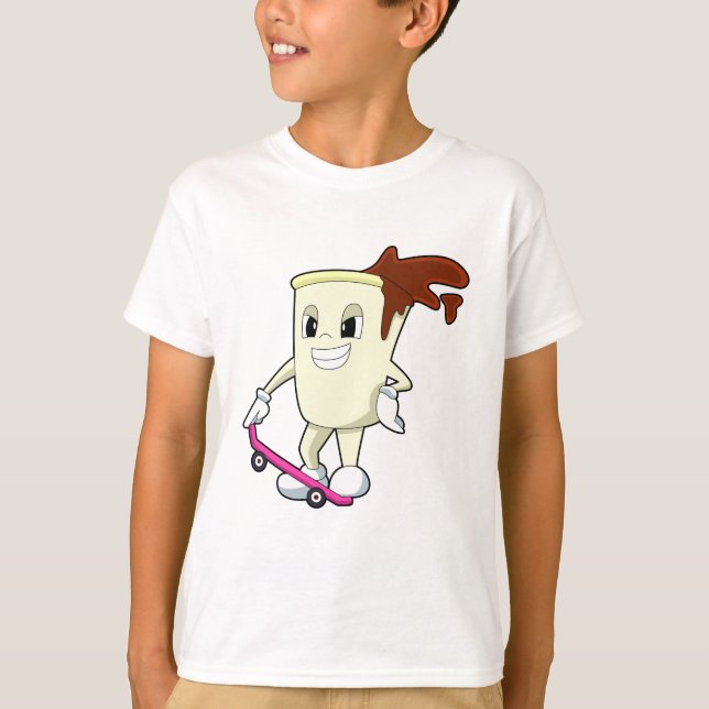 Camiseta Café como patinador con patineta (Anverso)