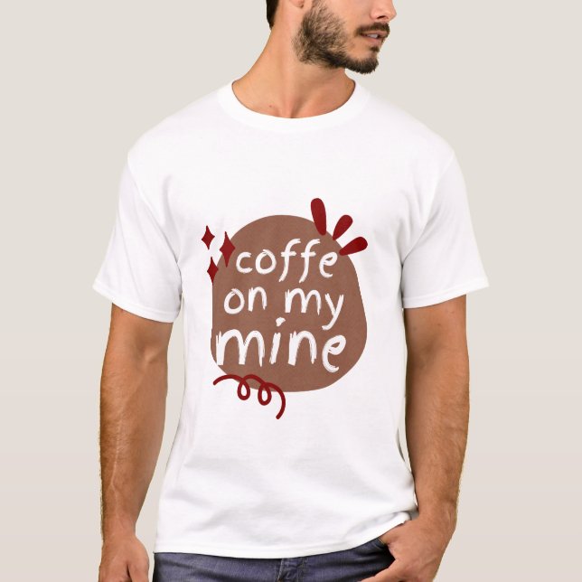 CAMISETA CAFÉ EN MI MÍA (Anverso)