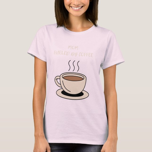 Camiseta Café grande con palabras "Mamá, alimentada por el  (Anverso)