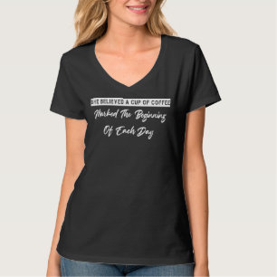 Camiseta Café Marcado A Comienzos De Cada Día Sassy Sarcast
