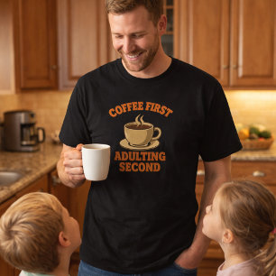 Camiseta Café primero, madurar segundo cita humor