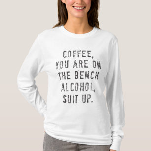 Camiseta Café Que Está En El Banco De Alcohol Suit Up