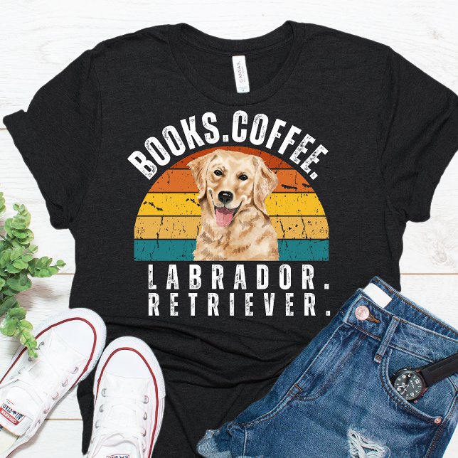 Camiseta Café retro de libros de perros de labrador (Subido por el creador)
