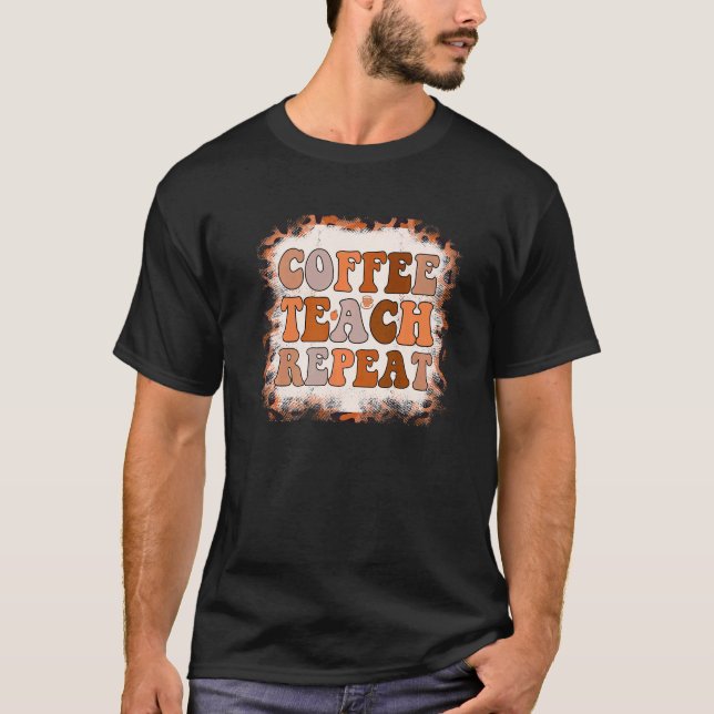 Camiseta Café Teach Repeat Leopard Teacher Life Coffee (Anverso)