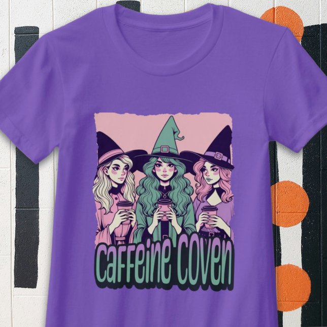 Camiseta Caffeine Coven Pastel Halloween Witness Shirt (Caffeine Coven Pastel Halloween Witches Shirt)