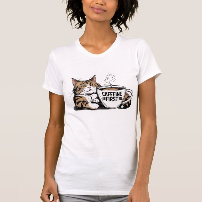 Camiseta Caffeine First para amantes del café con  (Anverso)