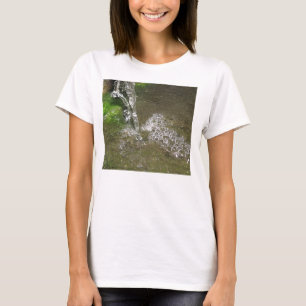 Camiseta Caída de agua que gotea sobre el agua