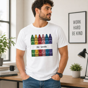 Camiseta Caja de crayones coloridos dividida con nombre par