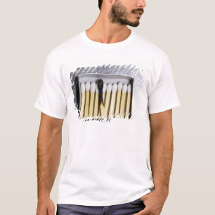 Camiseta Caja de partidos de madera con un partido quemado