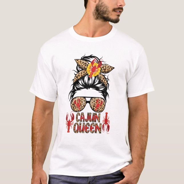 Camiseta Cajun Queen Crawfish Leoapard Messy Bun Gafas de s (Anverso)