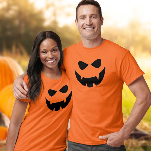 Camiseta Calabaza de Halloween Cara Jack O Lantern T-Shirt (Boo! A fun pumpkin face shirt for your Halloween shenanigans. Bring it out every year!)