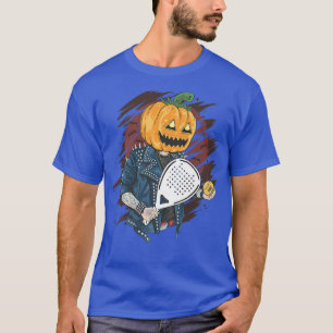 Camiseta Calabaza Padel Halloween sosteniendo una pista de