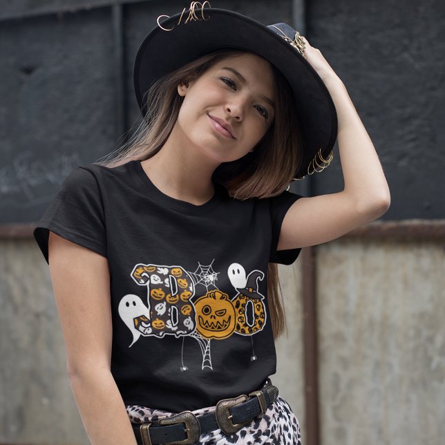 Camiseta Calabazas y arañas fantasma (The perfect tee for Halloween featuring whimsical ghosts, pumpkins, and spiders.)