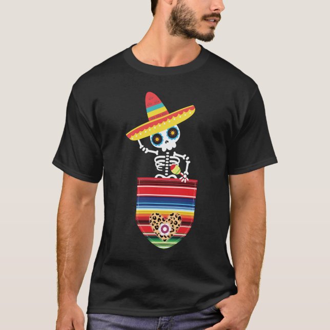 Camiseta Calaca Blanket Pocket Serape Mexicano Cinco De May (Anverso)