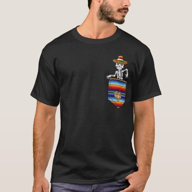 Camiseta Calaca Blanket Pocket Serape Mexicano Cinco De May (Anverso)